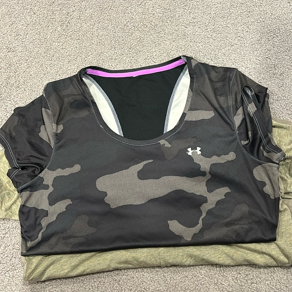 Women’s under armour tops